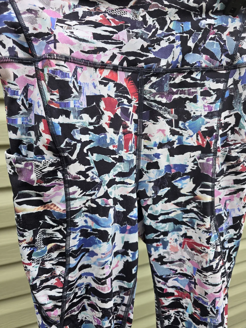 Size 6 Lululemon Leggings Break Free Culture Clash Athletic Leggings